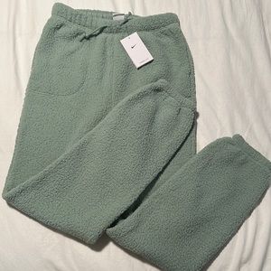 NIKE SHERPA SWEATPANTS